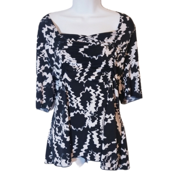 Susan Lawrence Tops - Susan Laurence Woman Black and White Patterned Top